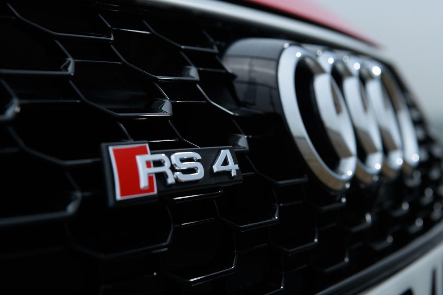 Логотип Audi RS4 Avant (B9) 2018 года  (UK) (фото 5 из 40)